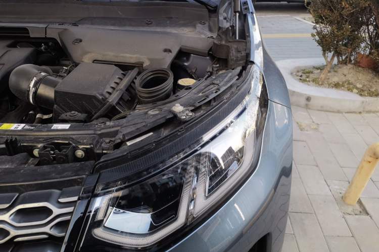Used Land Rover Discovery Sport New Energy 2022 P300e Performance Tech Edition Engine Bay Left