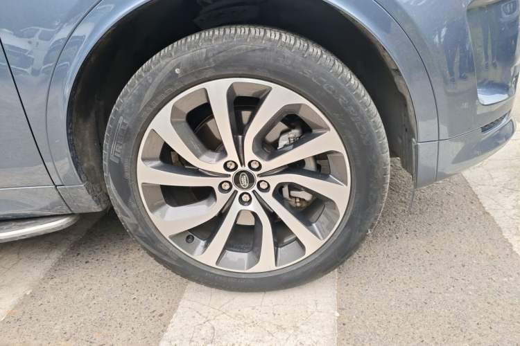 Used Land Rover Discovery Sport New Energy 2022 Facelifted P300e Plug-in Hybrid Electric Version Exterior 4