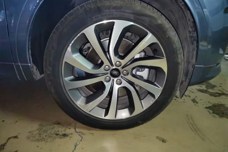 Used Land Rover Discovery Sport New Energy 2022 Facelifted P300e Plug-in Hybrid Electric Version Exterior 7