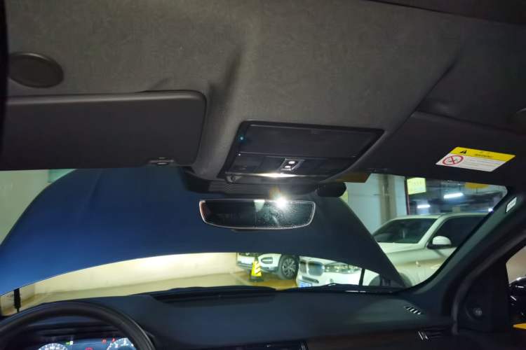 Used Land Rover Discovery Sport New Energy 2022 Facelifted P300e Plug-in Hybrid Electric Version Headliner