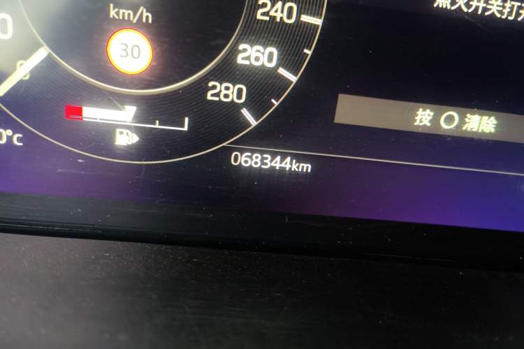 Used Land Rover Discovery Sport New Energy 2022 P300e Performance Tech Edition Odometer Close Up