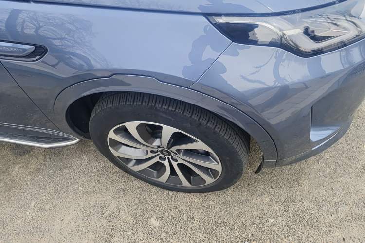 Used Land Rover Discovery Sport New Energy 2022 Facelifted P300e Plug-in Hybrid Electric Version Right Front Wheel Hub
