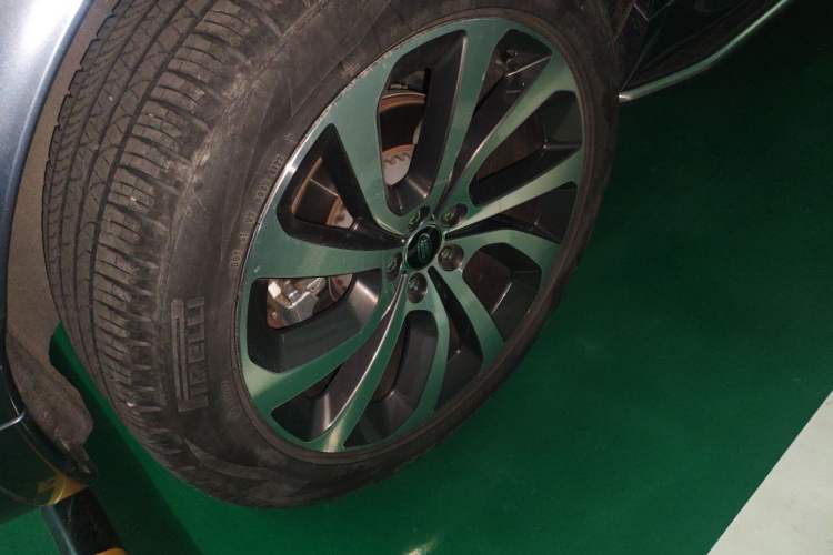 Used Land Rover Discovery Sport New Energy 2022 Facelifted P300e Plug-in Hybrid Electric Version Right Front Wheel Hub