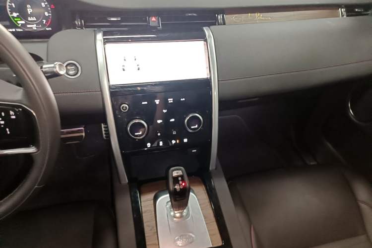 Used Land Rover Discovery Sport New Energy 2022 P300e Performance Tech Edition Audio And AC Panel