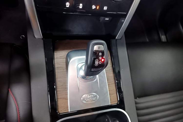 Used Land Rover Discovery Sport New Energy 2022 P300e Performance Tech Edition Gear Lever