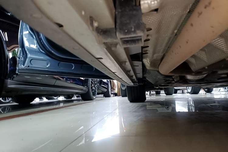 Used Land Rover Discovery Sport New Energy 2022 P300e Performance Tech Edition Left Side Sill