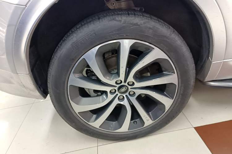 Used Land Rover Discovery Sport New Energy 2022 P300e Performance Tech Edition Right Rear Wheel Hub