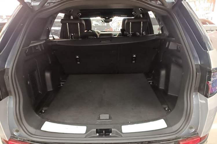 Used Land Rover Discovery Sport New Energy 2022 P300e Performance Tech Edition Trunk