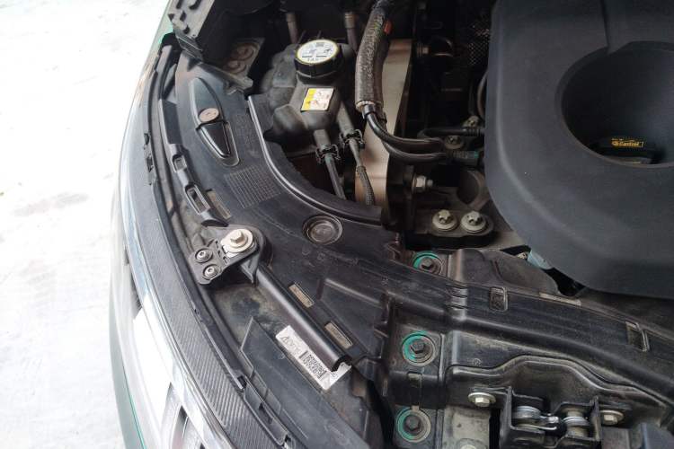 Used Land Rover Discovery Sport New Energy 2022 Facelifted P300e Plug-in Hybrid Electric Version Engine Bay Right