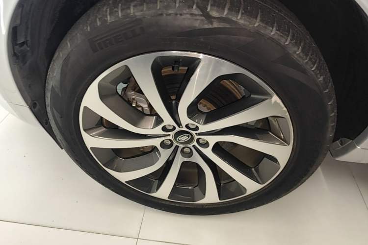 Used Land Rover Discovery Sport New Energy 2022 Facelifted P300e Plug-in Hybrid Electric Version Left Front Wheel Hub