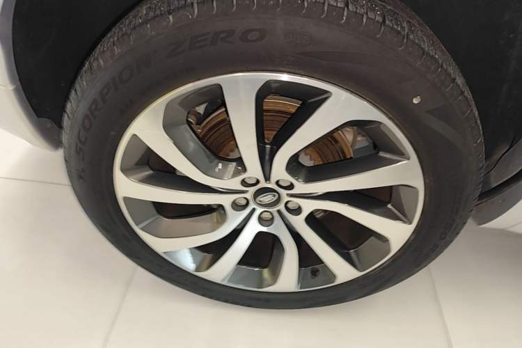 Used Land Rover Discovery Sport New Energy 2022 Facelifted P300e Plug-in Hybrid Electric Version Right Rear Wheel Hub