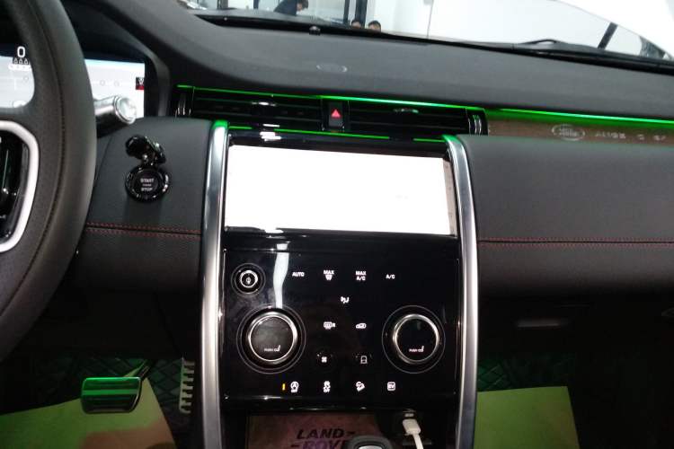 Used Land Rover Discovery Sport New Energy 2022 Facelifted P300e Plug-in Hybrid Electric Version Audio And AC Panel