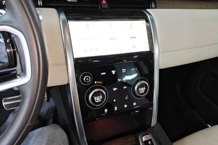 Used Land Rover Discovery Sport New Energy 2022 Facelifted P300e Plug-in Hybrid Electric Version Audio And AC Panel