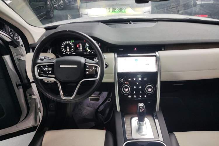 Used Land Rover Discovery Sport New Energy 2022 Facelifted P300e Plug-in Hybrid Electric Version Audio And AC Panel