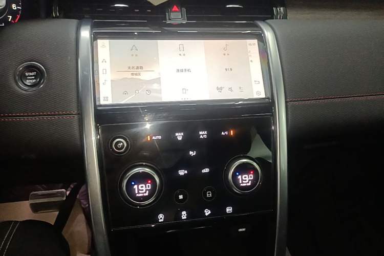 Used Land Rover Discovery Sport New Energy 2022 P300e Performance Tech Edition Audio And AC Panel