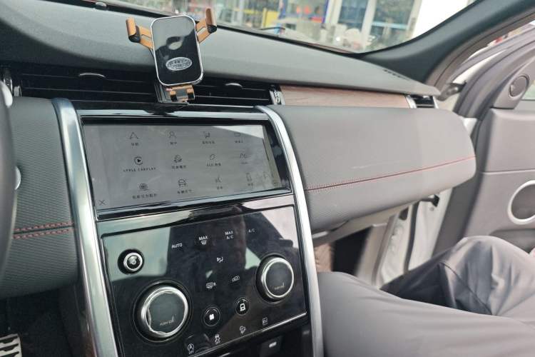 Used Land Rover Discovery Sport New Energy 2022 P300e Performance Tech Edition Audio And AC Panel