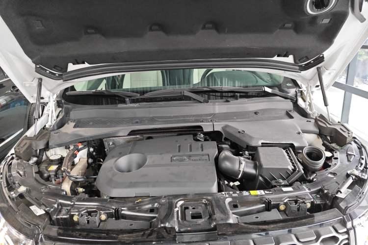 Used Land Rover Discovery Sport New Energy 2022 Facelifted P300e Plug-in Hybrid Electric Version Engine Bay