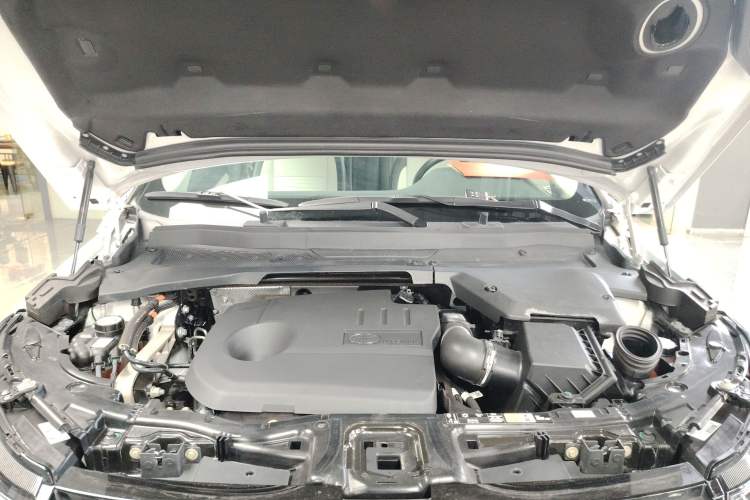 Used Land Rover Discovery Sport New Energy 2022 Facelifted P300e Plug-in Hybrid Electric Version Engine Bay