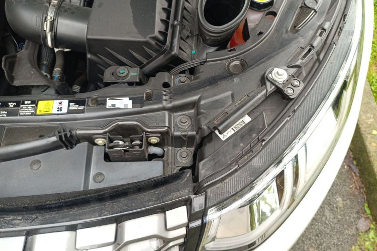 Used Land Rover Discovery Sport New Energy 2022 P300e Performance Tech Edition Engine Bay Left