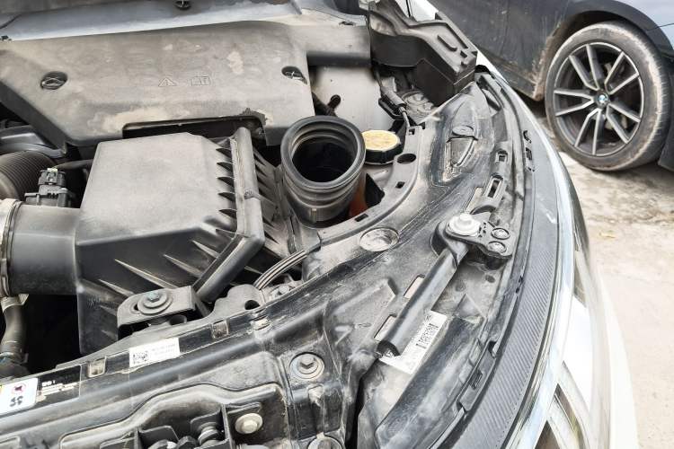 Used Land Rover Discovery Sport New Energy 2022 P300e Performance Tech Edition Engine Bay Left