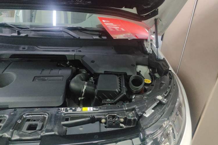 Used Land Rover Discovery Sport New Energy 2022 Facelifted P300e Plug-in Hybrid Electric Version Engine Bay Left