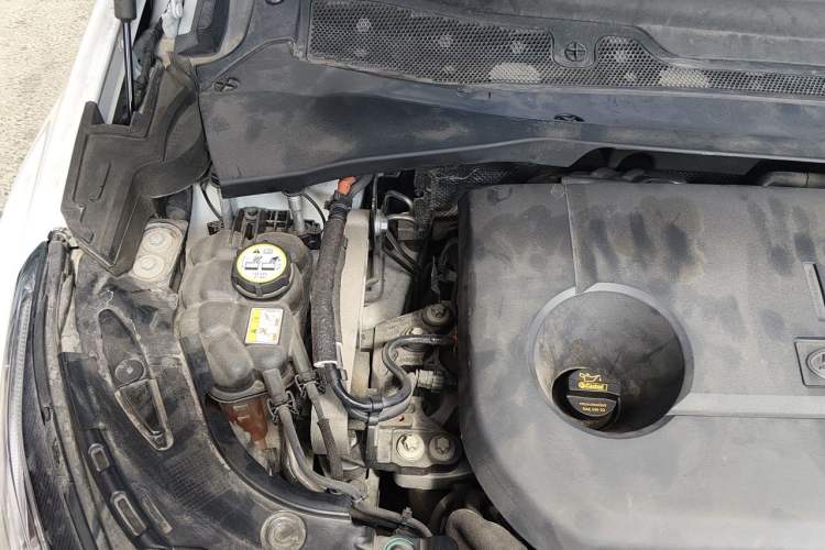 Used Land Rover Discovery Sport New Energy 2022 Facelifted P300e Plug-in Hybrid Electric Version Engine Bay Right