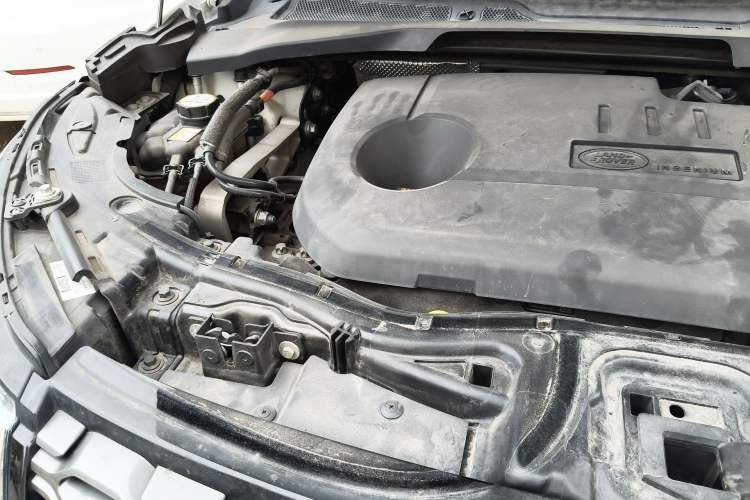 Used Land Rover Discovery Sport New Energy 2022 P300e Performance Tech Edition Engine Bay Right