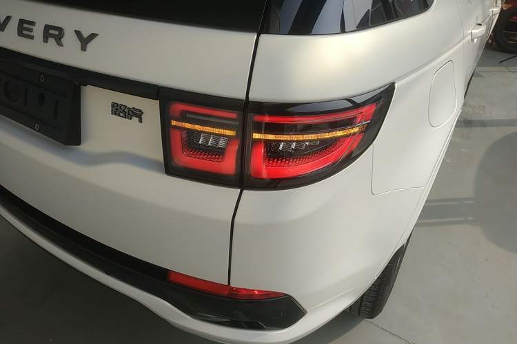 Used Land Rover Discovery Sport New Energy 2022 Facelifted P300e Plug-in Hybrid Electric Version Exterior 3