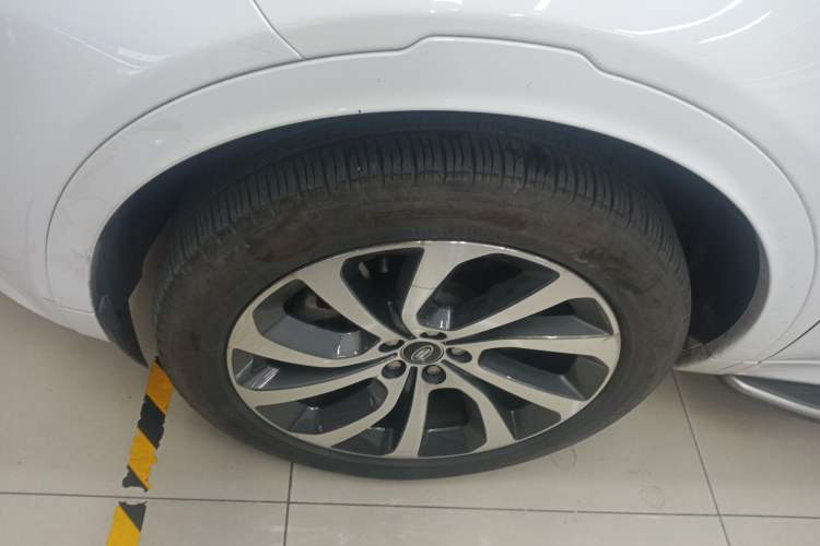 Used Land Rover Discovery Sport New Energy 2022 Facelifted P300e Plug-in Hybrid Electric Version Exterior 4
