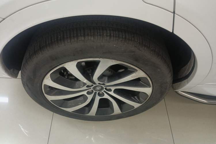 Used Land Rover Discovery Sport New Energy 2022 Facelifted P300e Plug-in Hybrid Electric Version Exterior 5