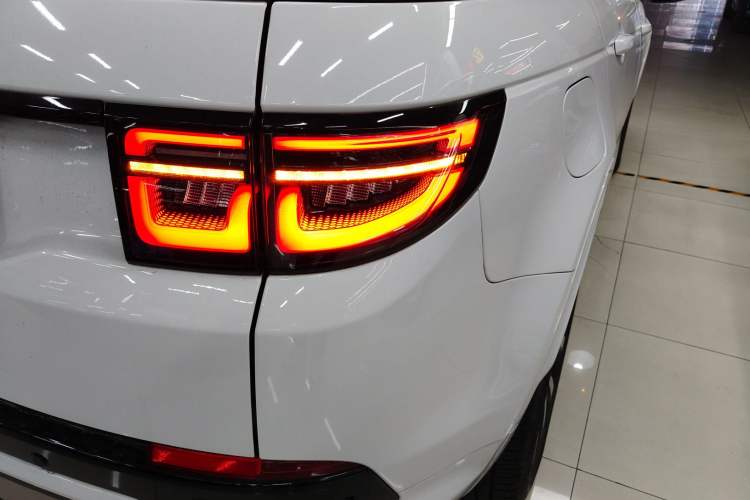 Used Land Rover Discovery Sport New Energy 2022 Facelifted P300e Plug-in Hybrid Electric Version Exterior 6