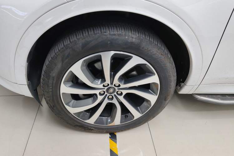 Used Land Rover Discovery Sport New Energy 2022 Facelifted P300e Plug-in Hybrid Electric Version Exterior 7