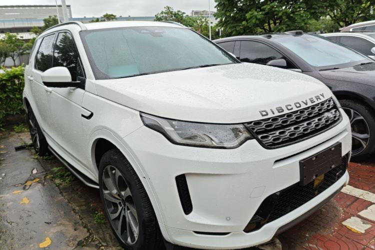 Used Land Rover Discovery Sport New Energy 2022 Facelifted P300e Plug-in Hybrid Electric Version Front Right 45 Deg