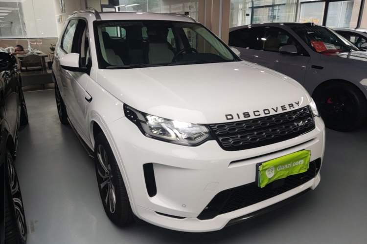 Used Land Rover Discovery Sport New Energy 2022 Facelifted P300e Plug-in Hybrid Electric Version Front Right 45 Deg