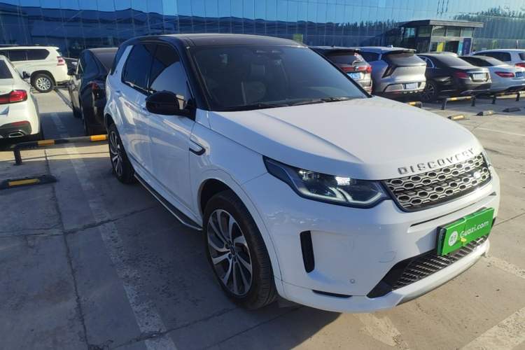 Used Land Rover Discovery Sport New Energy 2022 Facelifted P300e Plug-in Hybrid Electric Version Front Right 45 Deg