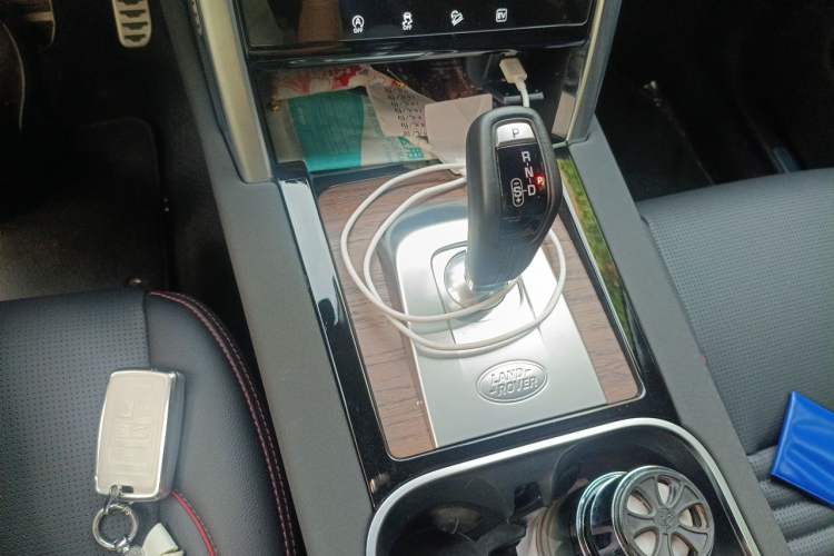 Used Land Rover Discovery Sport New Energy 2022 P300e Performance Tech Edition Gear Lever