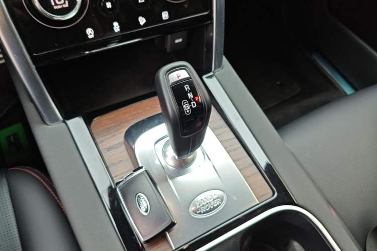 Used Land Rover Discovery Sport New Energy 2022 Facelifted P300e Plug-in Hybrid Electric Version Gear Lever