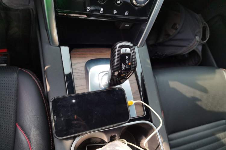 Used Land Rover Discovery Sport New Energy 2022 P300e Performance Tech Edition Gear Lever