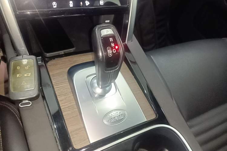 Used Land Rover Discovery Sport New Energy 2022 P300e Performance Tech Edition Gear Lever