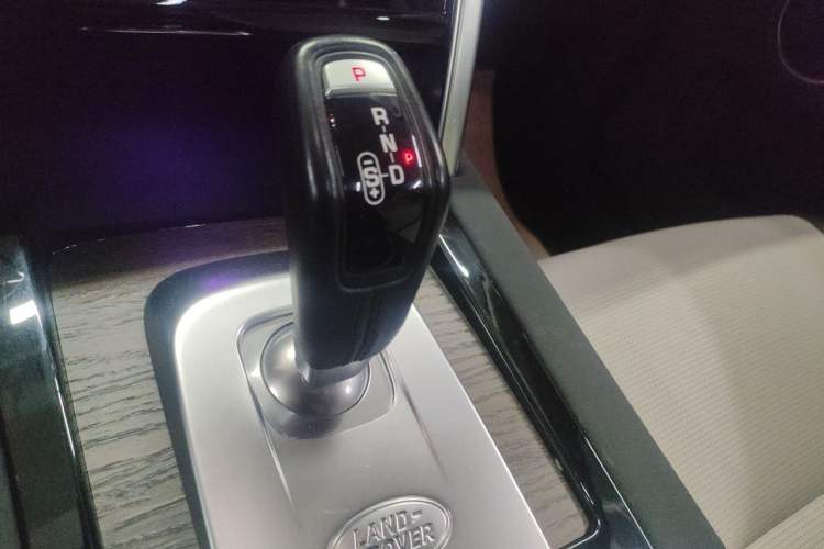 Used Land Rover Discovery Sport New Energy 2022 Facelifted P300e Plug-in Hybrid Electric Version Gear Lever