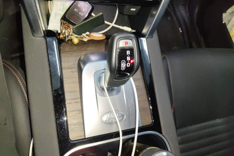 Used Land Rover Discovery Sport New Energy 2022 P300e Performance Tech Edition Gear Lever