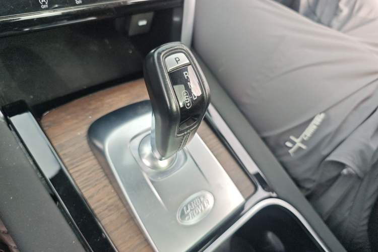 Used Land Rover Discovery Sport New Energy 2022 P300e Performance Tech Edition Gear Lever