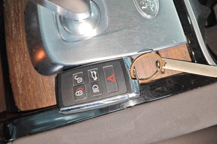 Used Land Rover Discovery Sport New Energy 2022 Facelifted P300e Plug-in Hybrid Electric Version Interior 1