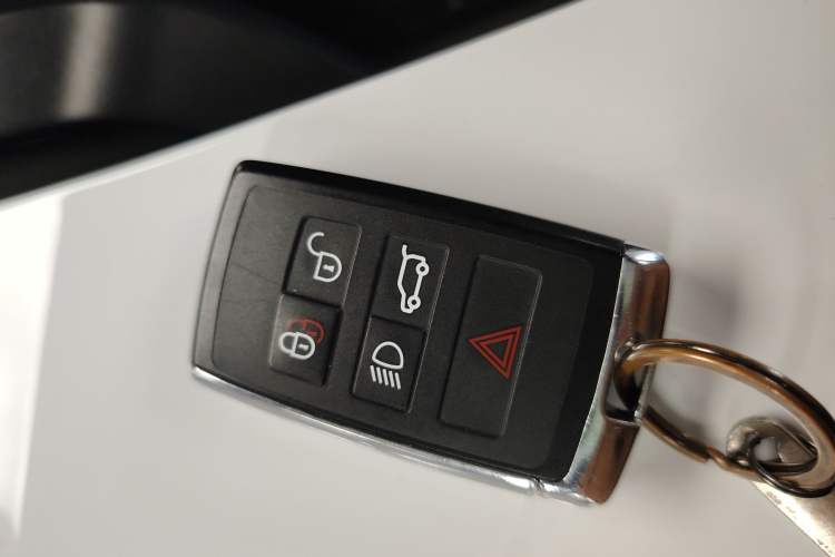 Used Land Rover Discovery Sport New Energy 2022 Facelifted P300e Plug-in Hybrid Electric Version Interior 1