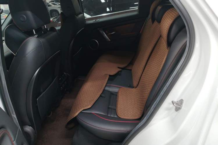 Used Land Rover Discovery Sport New Energy 2022 Facelifted P300e Plug-in Hybrid Electric Version Interior 4