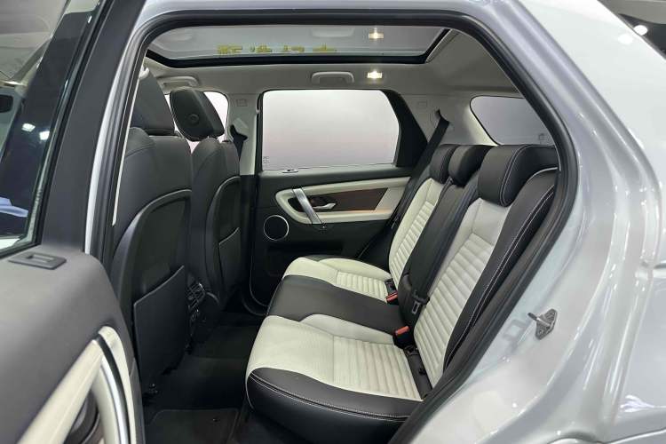 Used Land Rover Discovery Sport New Energy 2022 Facelifted P300e Plug-in Hybrid Electric Version Interior 5