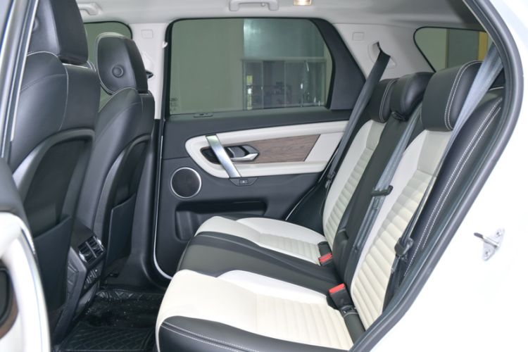 Used Land Rover Discovery Sport New Energy 2022 Facelifted P300e Plug-in Hybrid Electric Version Interior 6