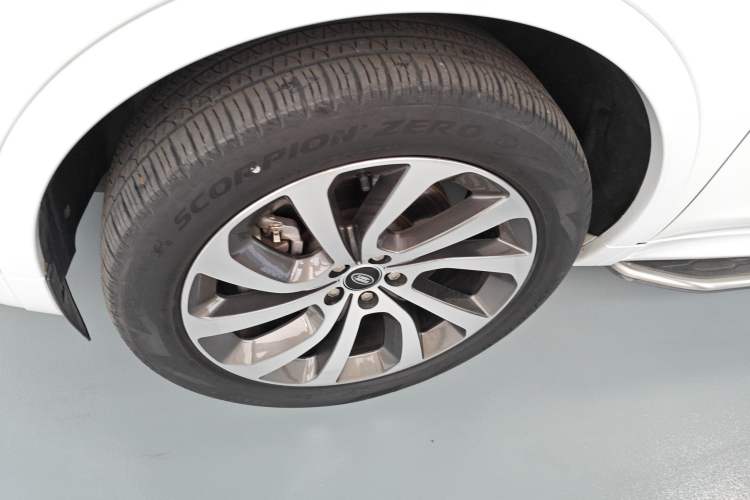 Used Land Rover Discovery Sport New Energy 2022 Facelifted P300e Plug-in Hybrid Electric Version Left Front Wheel Hub