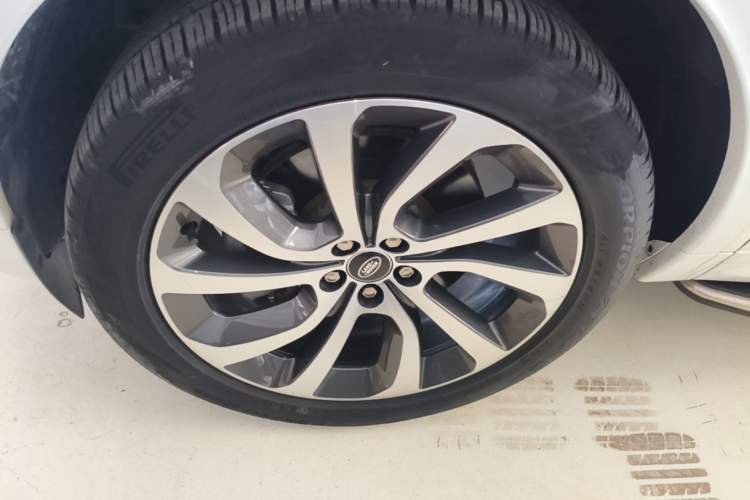 Used Land Rover Discovery Sport New Energy 2022 Facelifted P300e Plug-in Hybrid Electric Version Left Front Wheel Hub