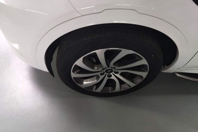 Used Land Rover Discovery Sport New Energy 2022 Facelifted P300e Plug-in Hybrid Electric Version Left Front Wheel Hub